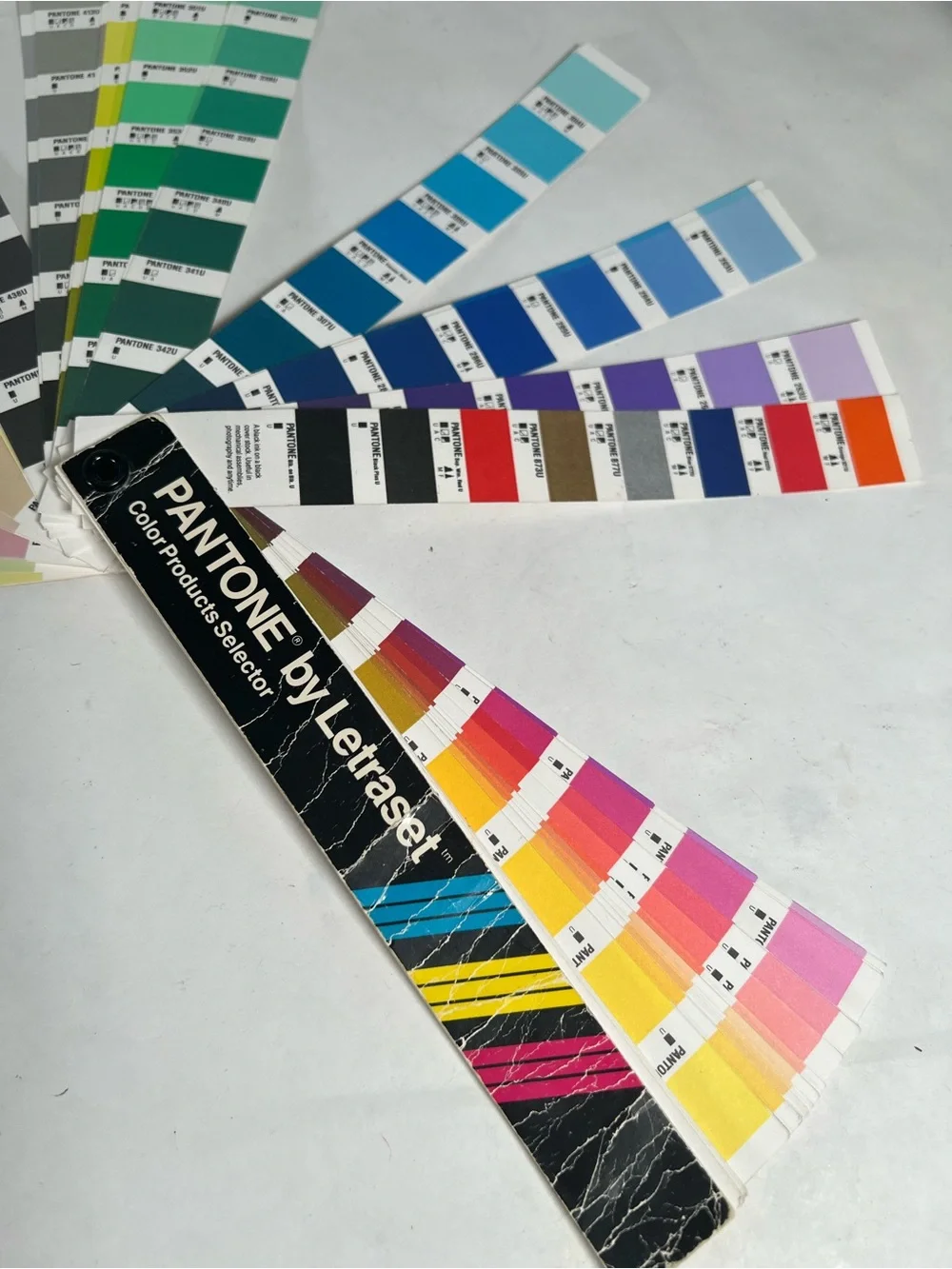 PANTONE by Letraset Color Fan Deck - Multi Color Swatch Set